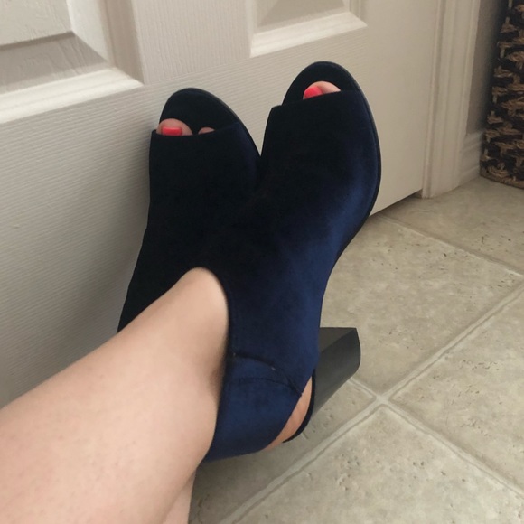 Blue velvet heels - Picture 1 of 4